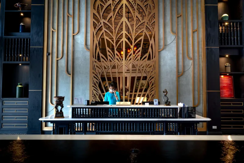 Service With a Signature: What Five-Star Hospitality Can Teach You About Selecting a Companion